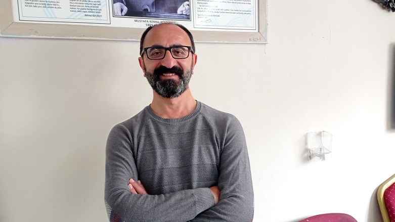 Türkçe öğretmeni Hüdai Morsümbül